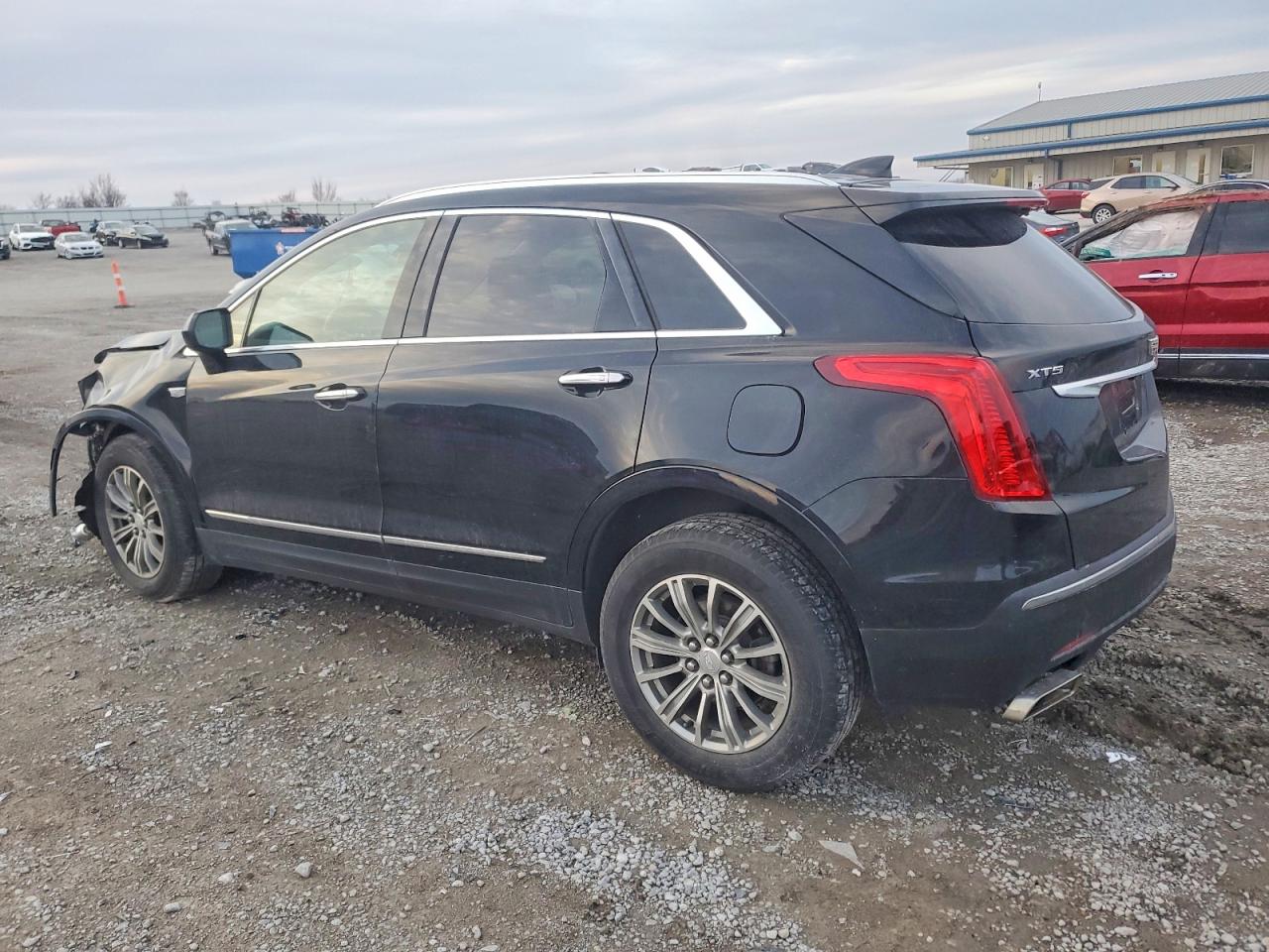 2017 CADILLAC XT5 LUXURY photo 4