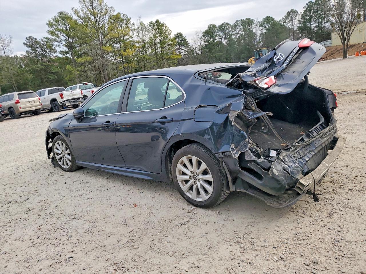 2018 TOYOTA CAMRY L photo 3