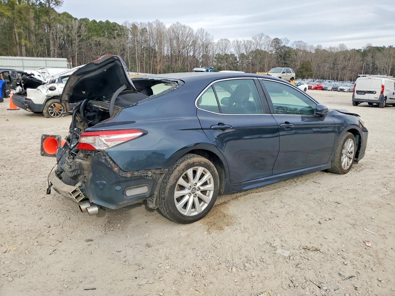 2018 TOYOTA CAMRY L photo 5