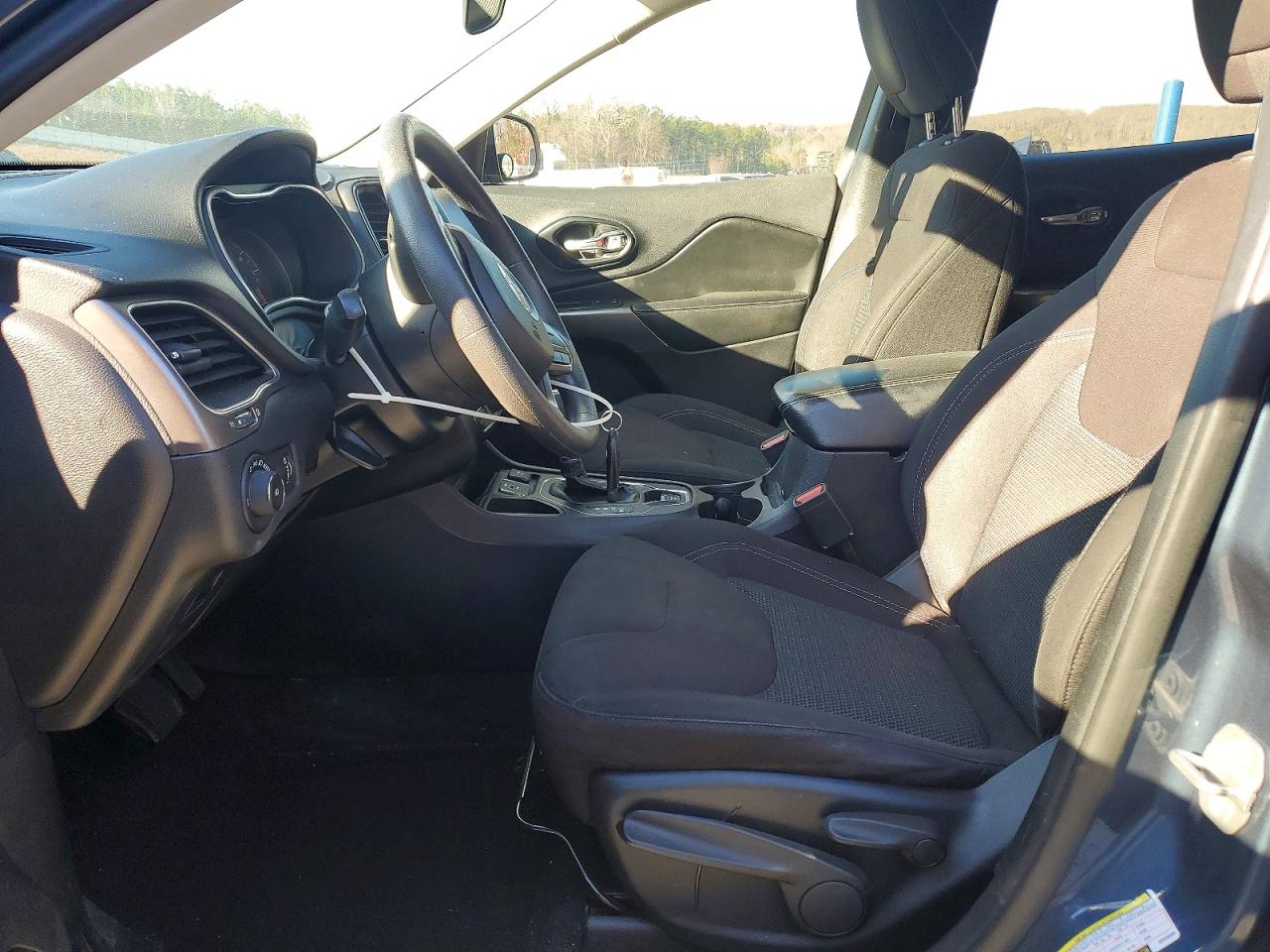 2019 JEEP CHEROKEE LATITUDE photo 7