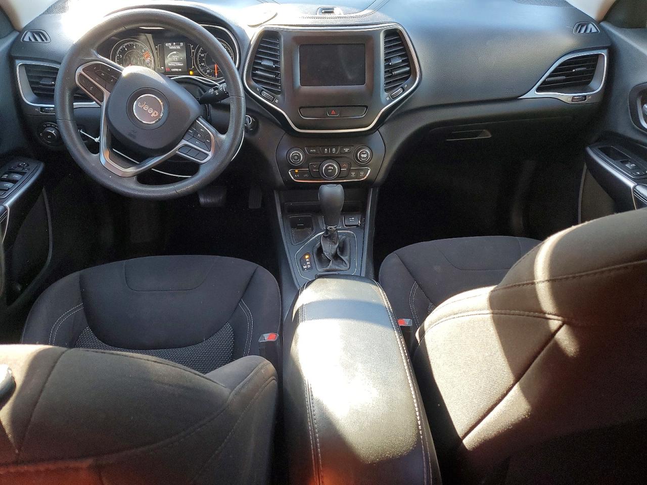 2019 JEEP CHEROKEE LATITUDE photo 8