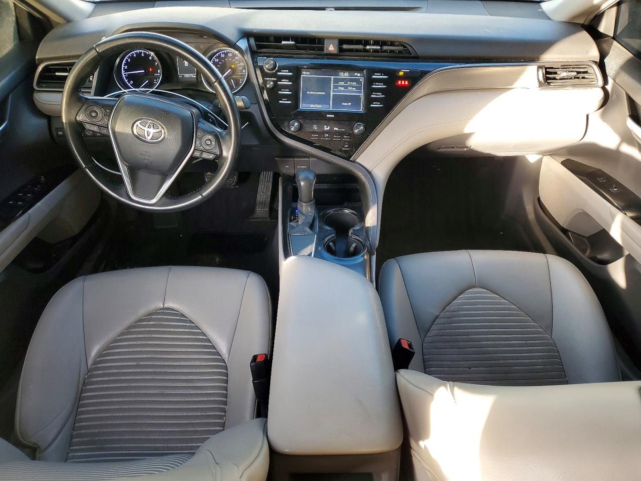 2020 TOYOTA CAMRY SE photo 8