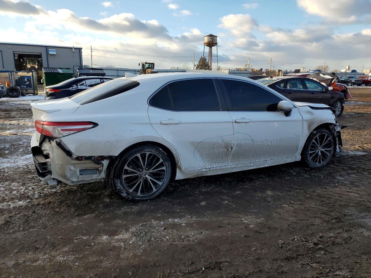 2020 TOYOTA CAMRY SE photo 3