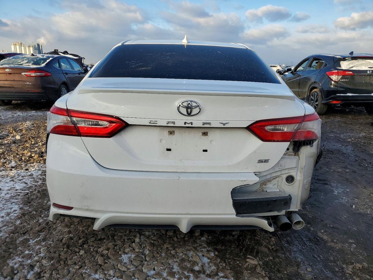 2020 TOYOTA CAMRY SE photo 6