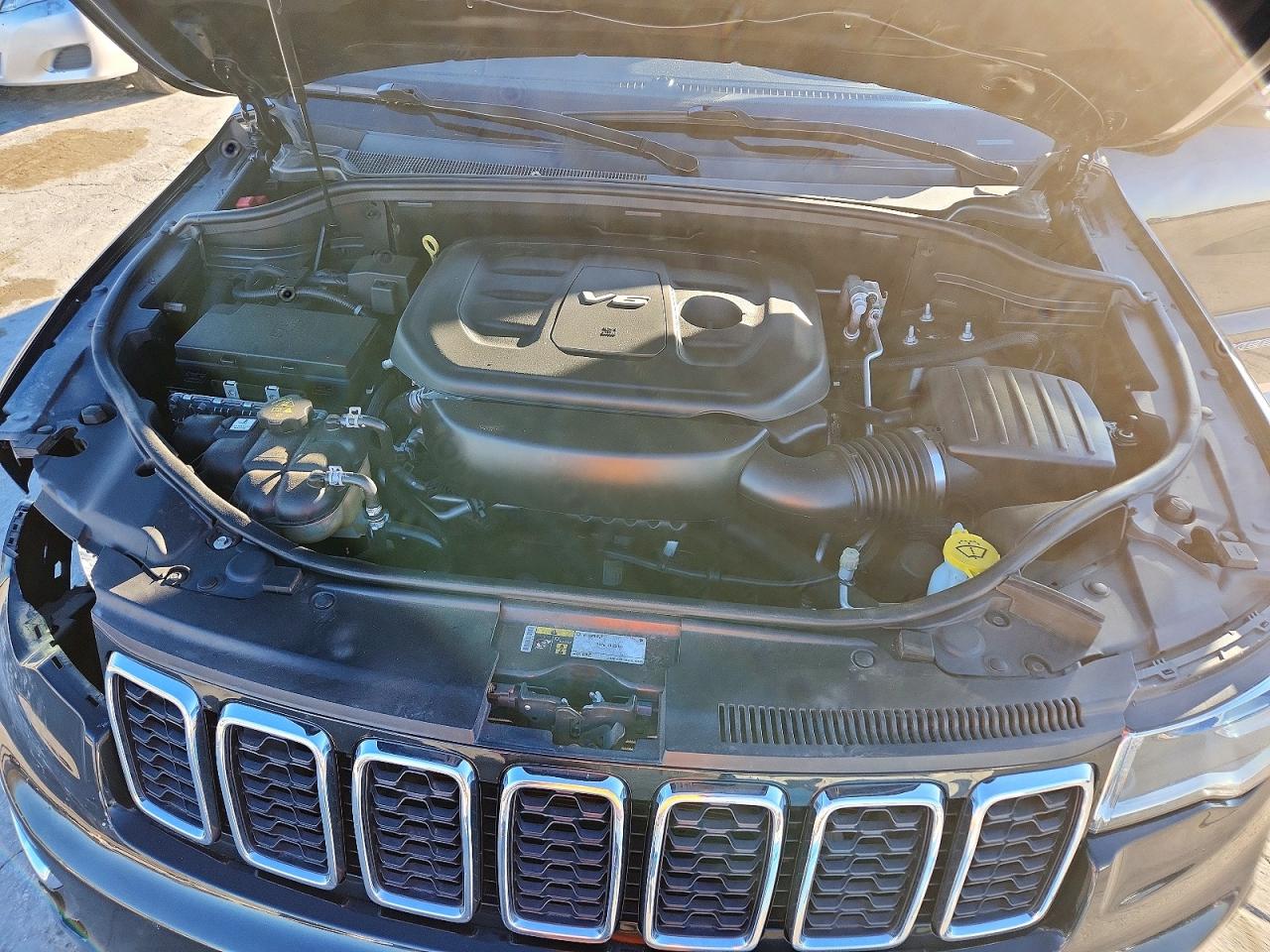 2019 JEEP GRAND CHEROKEE LIMITED photo 23
