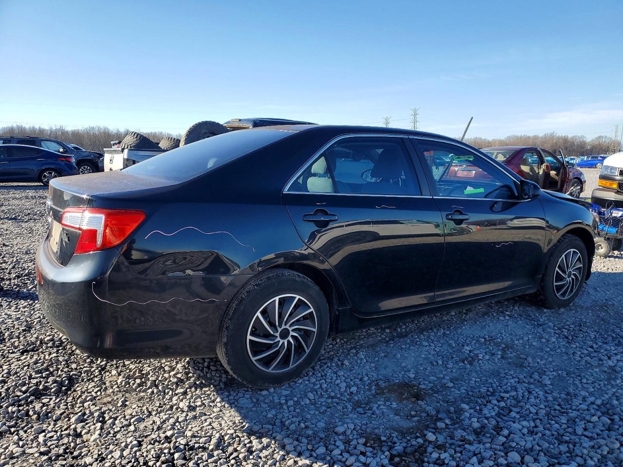 2014 TOYOTA CAMRY L photo 3