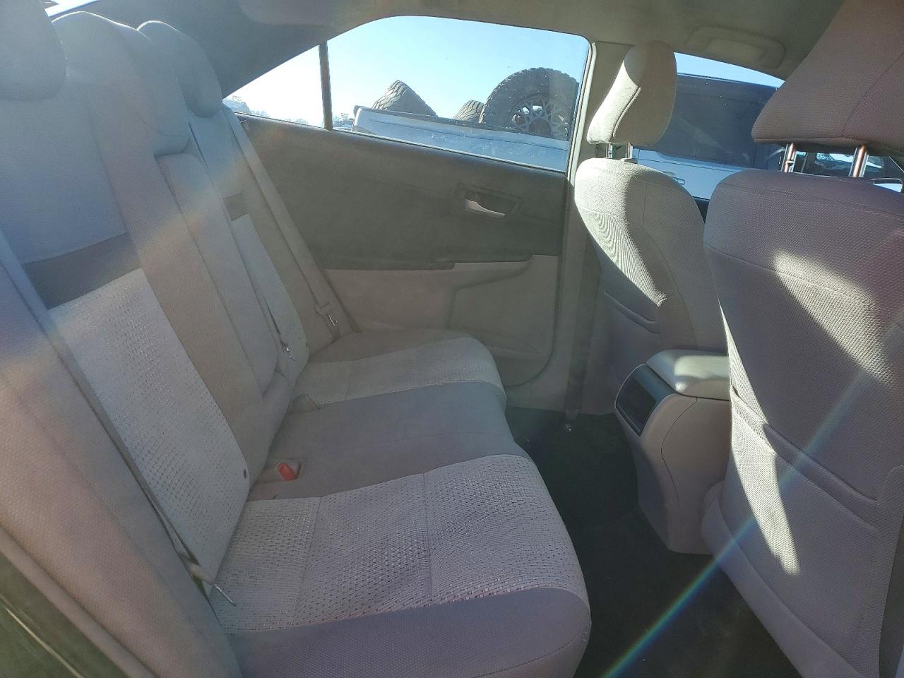 2014 TOYOTA CAMRY L photo 10