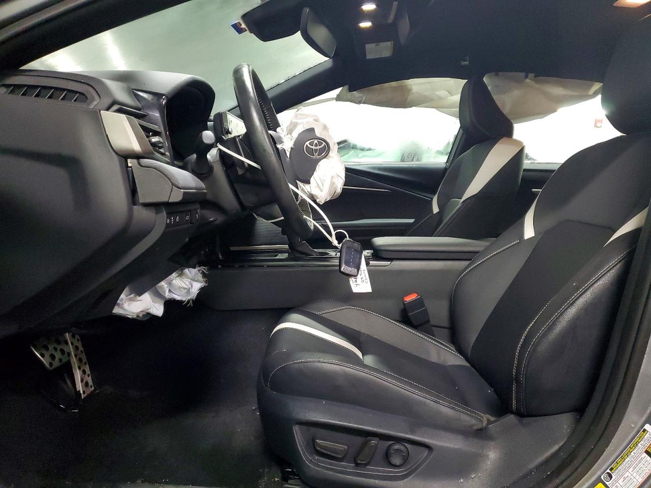 2025 TOYOTA CAMRY SE photo 13