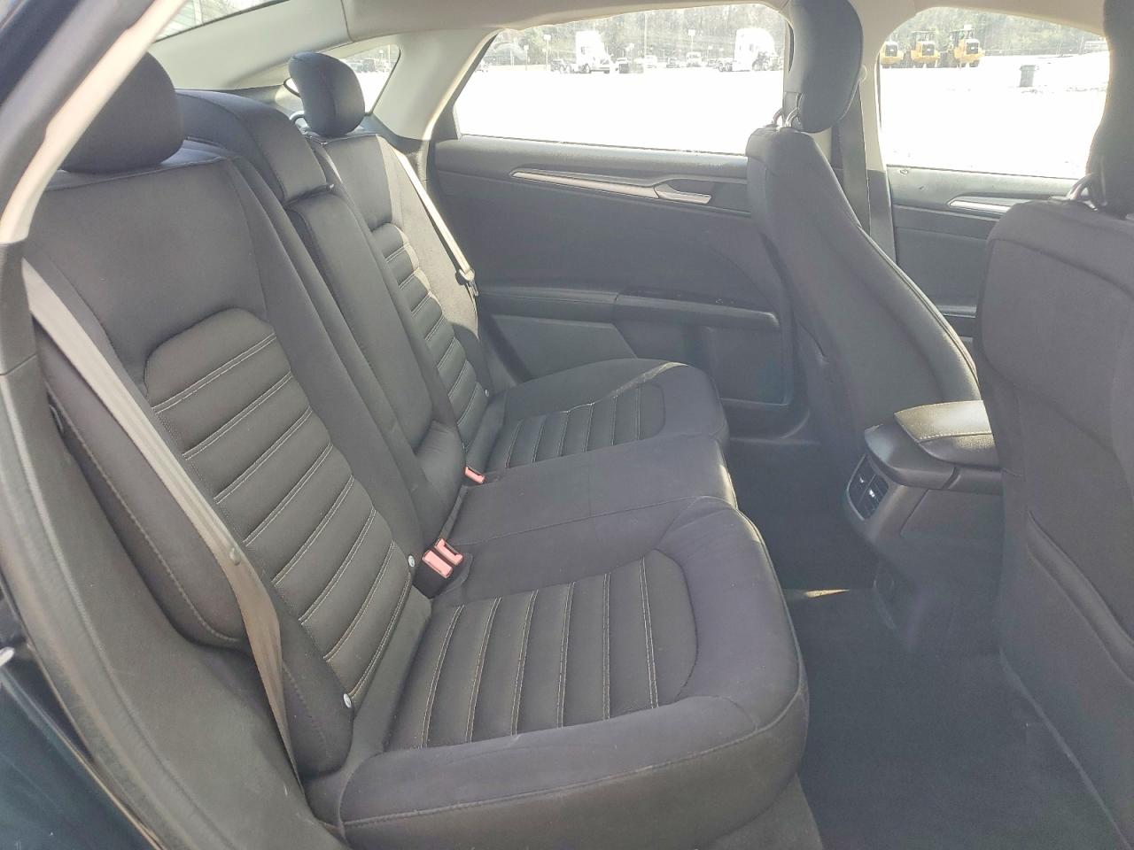2014 FORD FUSION SE photo 19