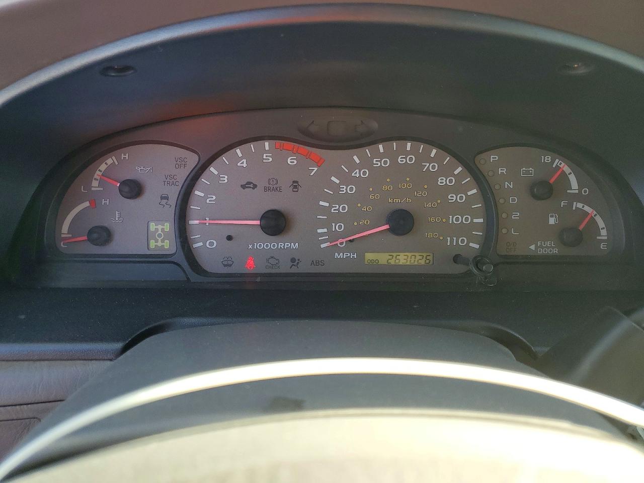 2002 TOYOTA SEQUOIA photo 17