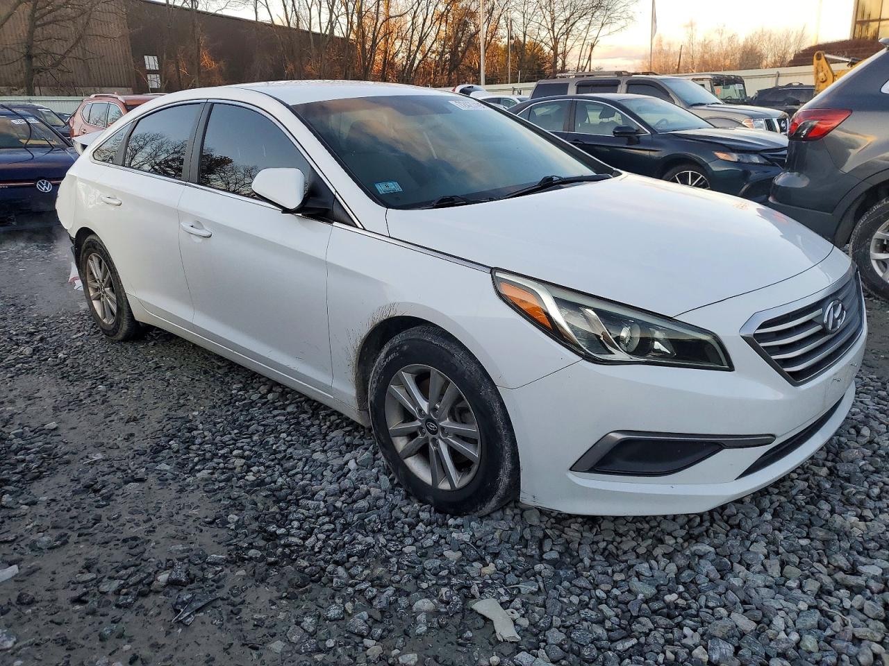 2017 HYUNDAI SONATA SE photo 4