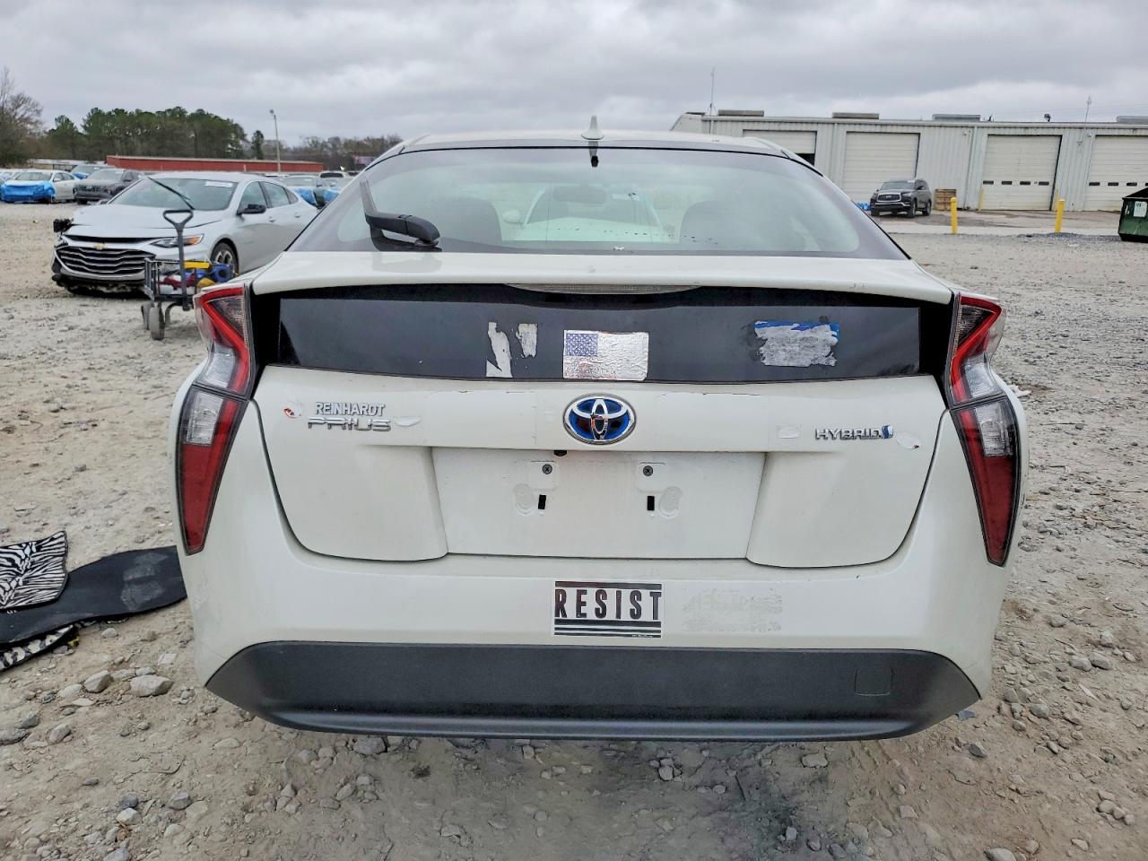 2016 TOYOTA PRIUS photo 6