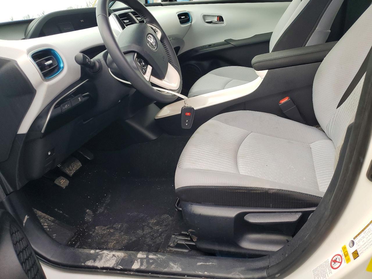 2016 TOYOTA PRIUS photo 7