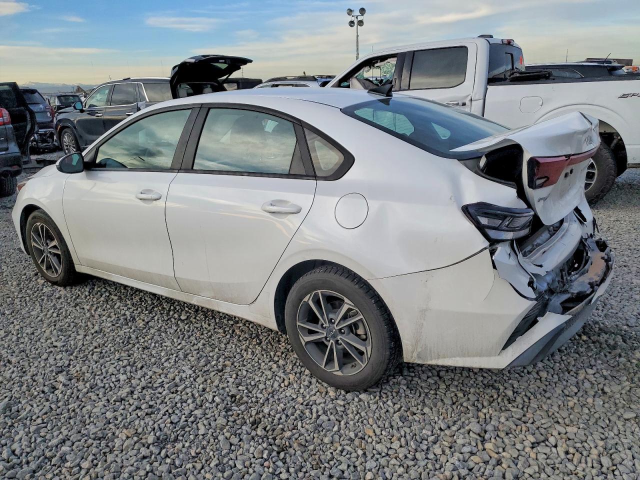 2023 KIA FORTE LX photo 4