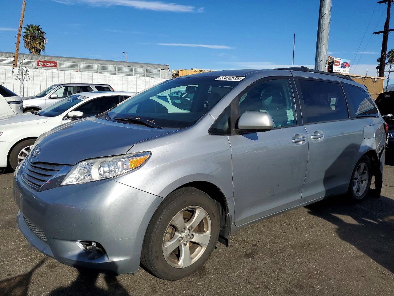 2017 TOYOTA SIENNA