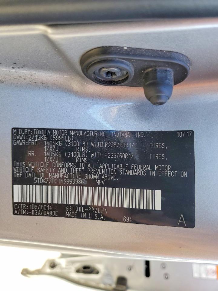 2017 TOYOTA SIENNA LE photo 25