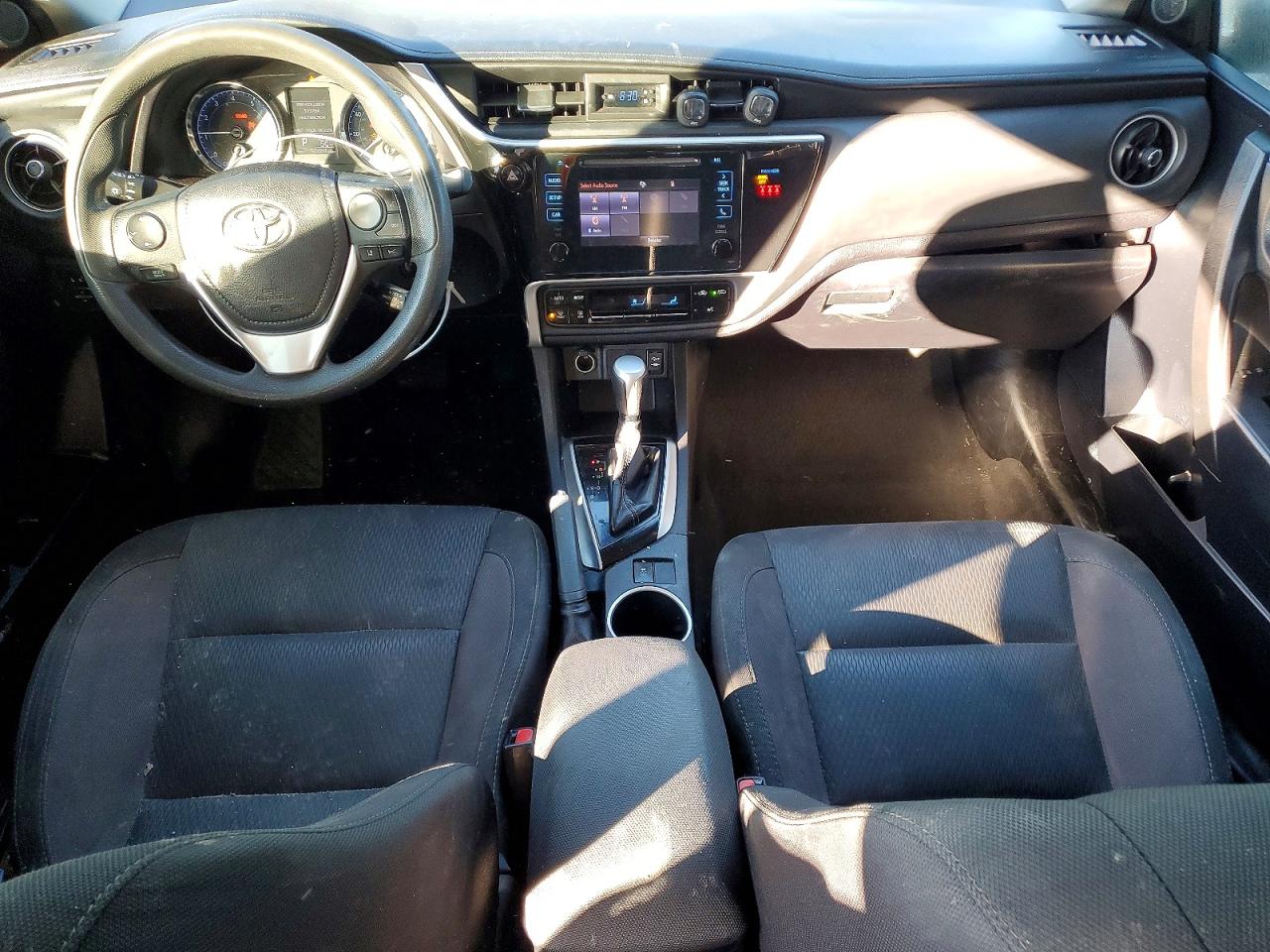 2019 TOYOTA COROLLA L photo 8