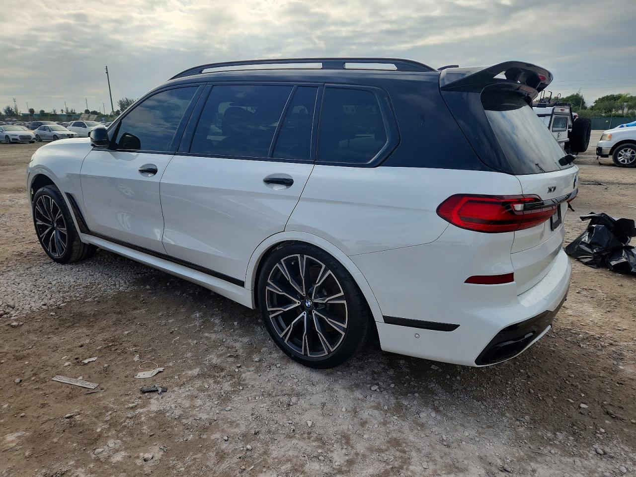 2021 BMW X7 M50I photo 3