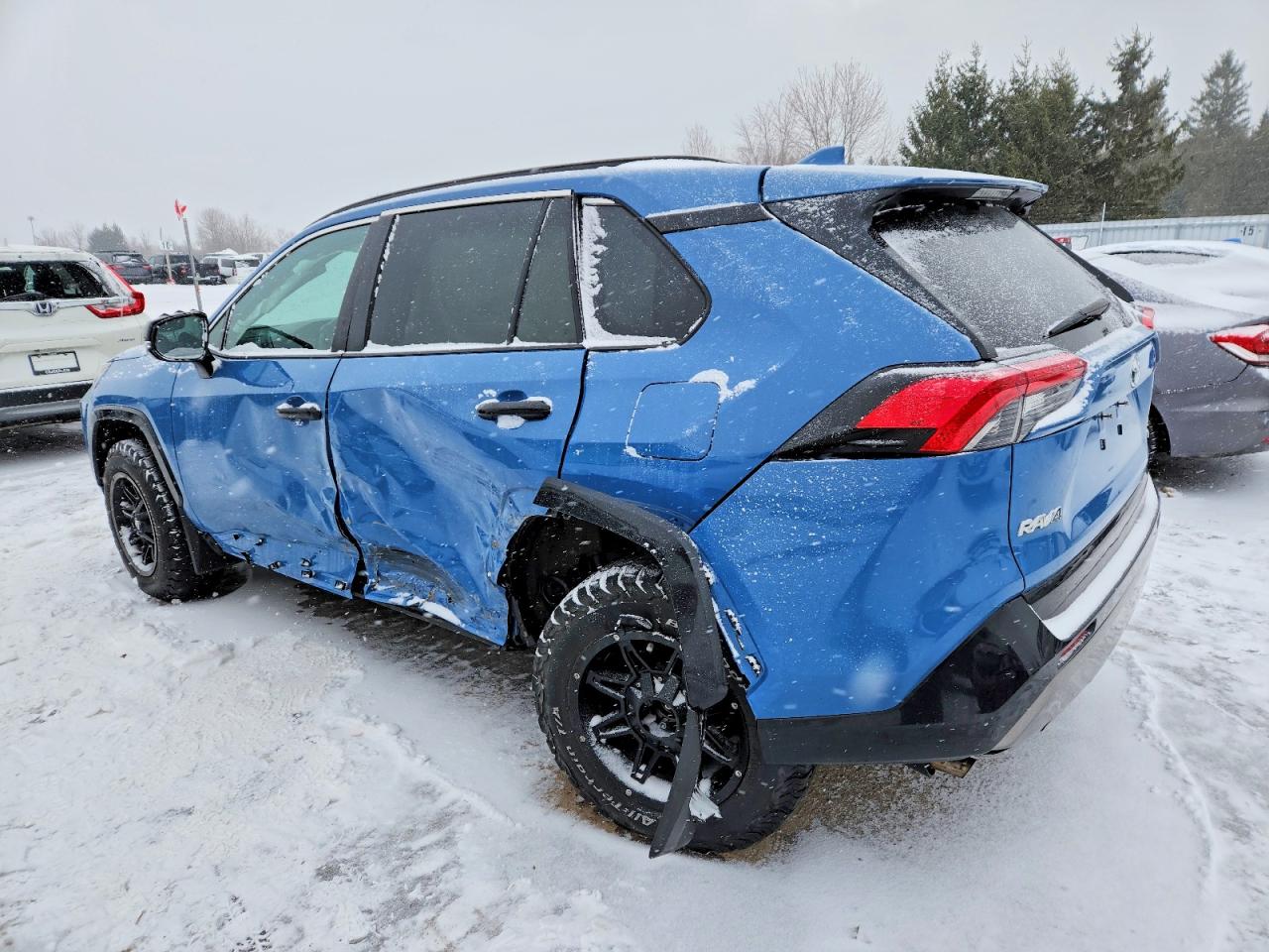 2022 TOYOTA RAV4 SE photo 2
