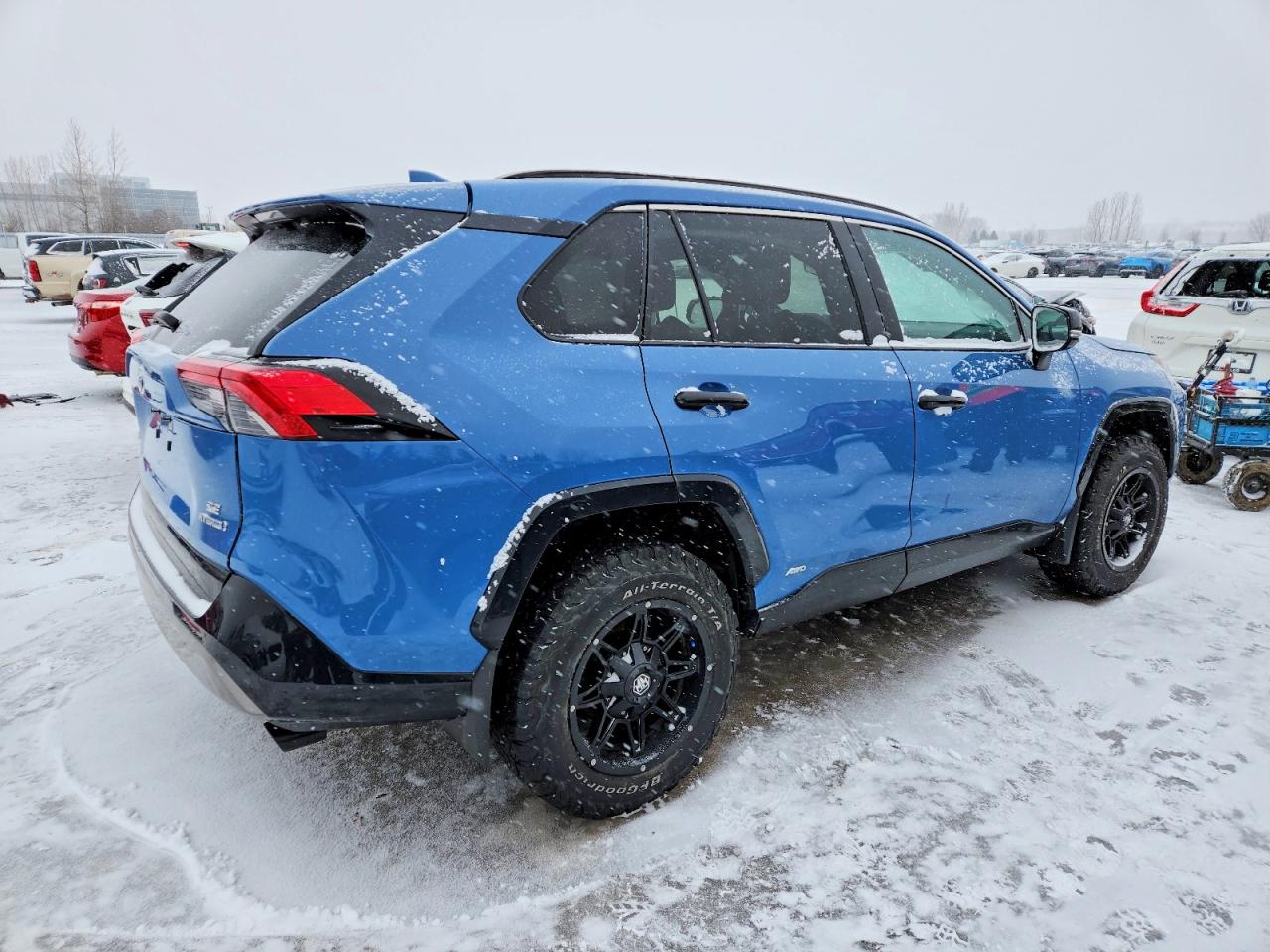 2022 TOYOTA RAV4 SE photo 3