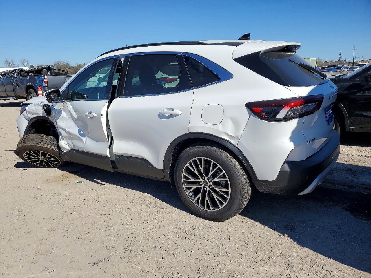 2025 FORD ESCAPE photo 3