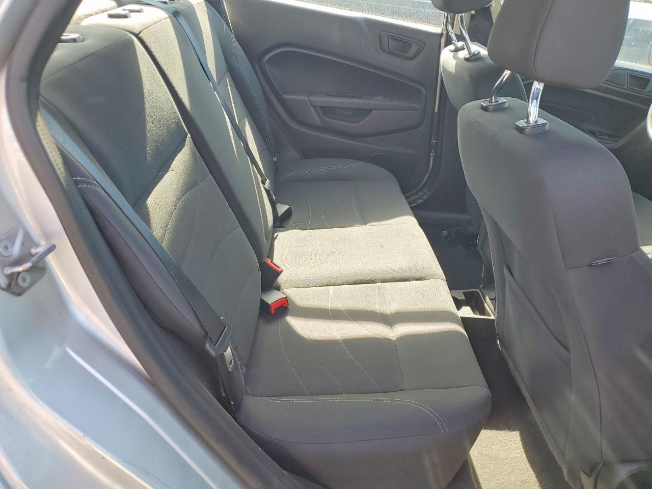 2019 FORD FIESTA SE photo 10
