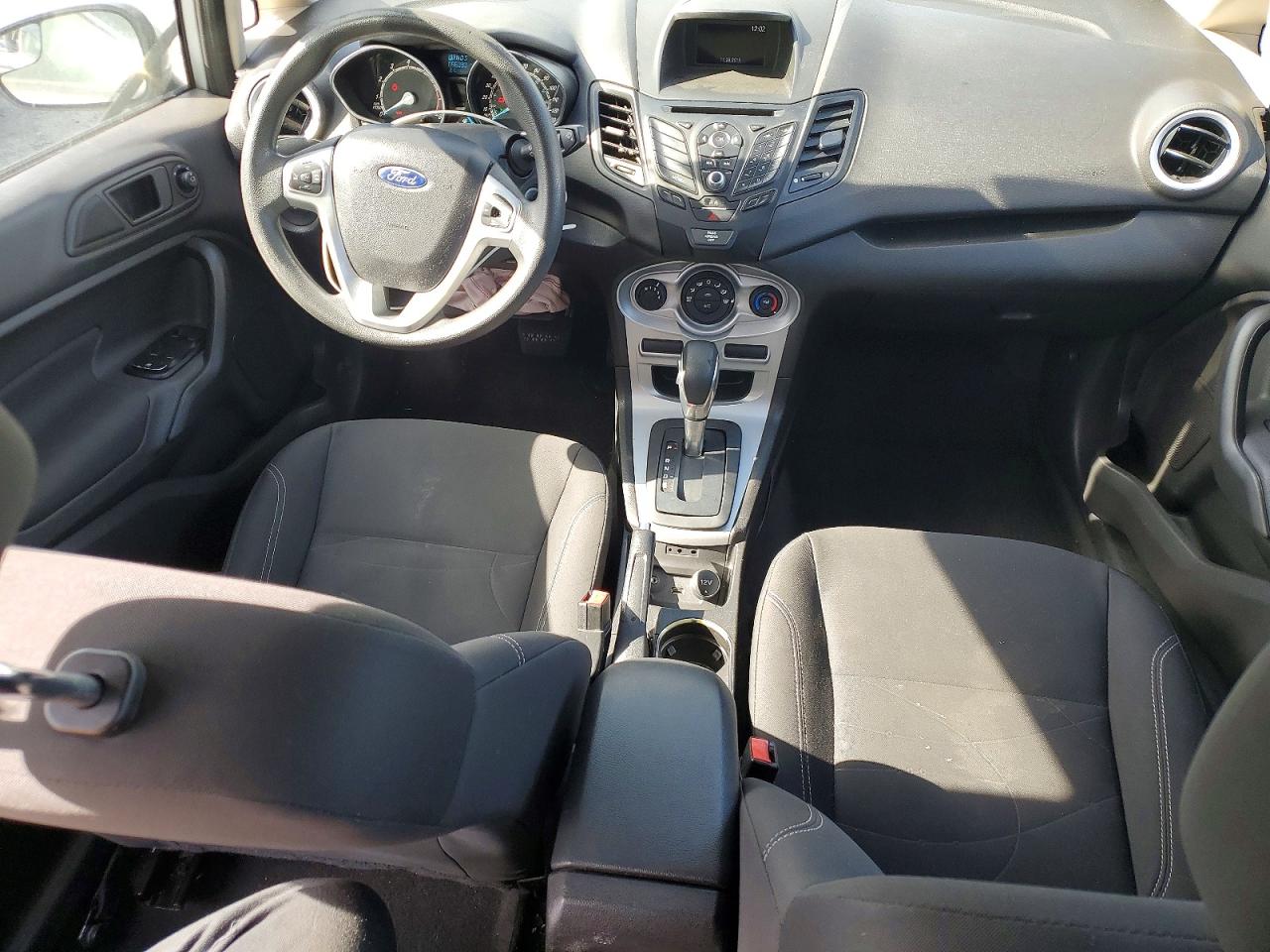 2019 FORD FIESTA SE photo 8