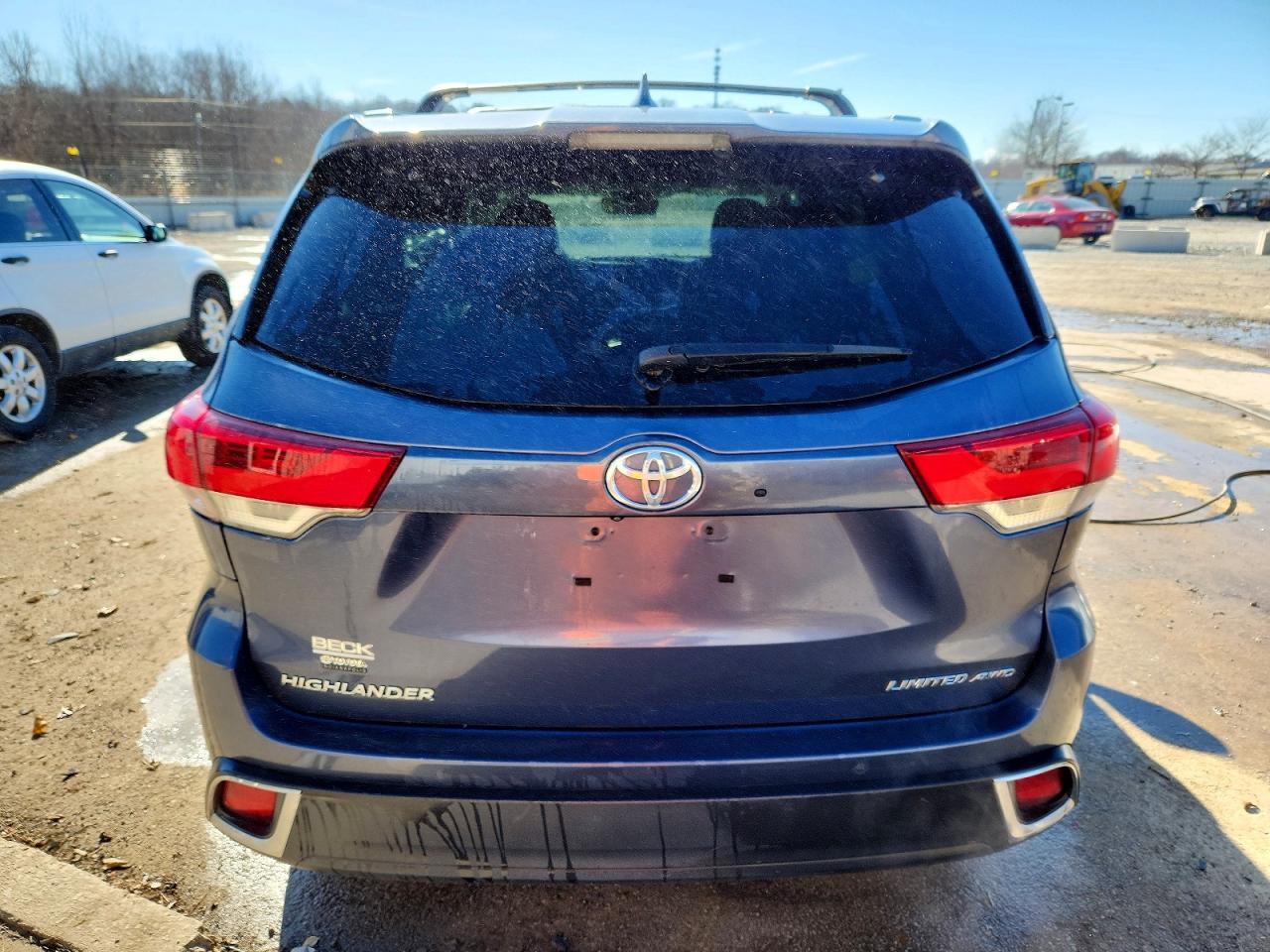 2017 TOYOTA HIGHLANDER LIMITED photo 11