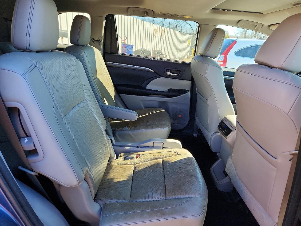 2017 TOYOTA HIGHLANDER LIMITED photo 21