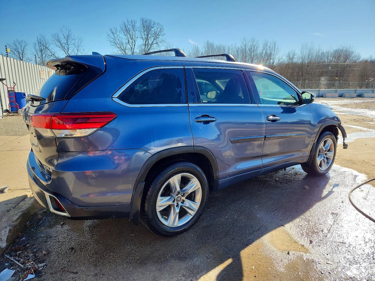 2017 TOYOTA HIGHLANDER LIMITED photo 5