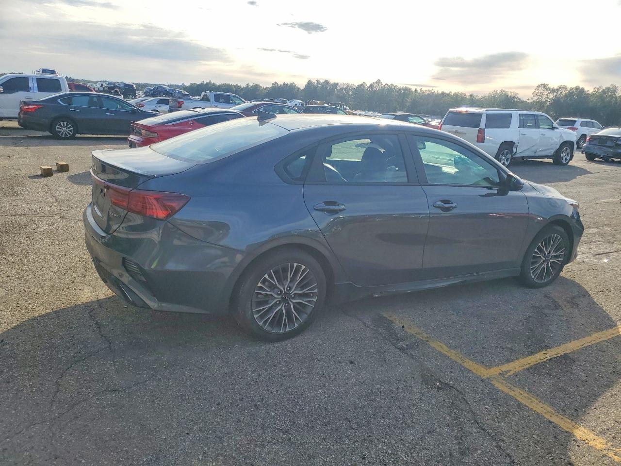 2023 KIA FORTE GT LINE photo 7