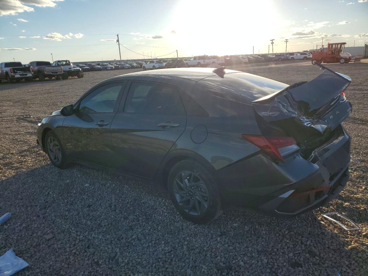2024 HYUNDAI ELANTRA photo 2