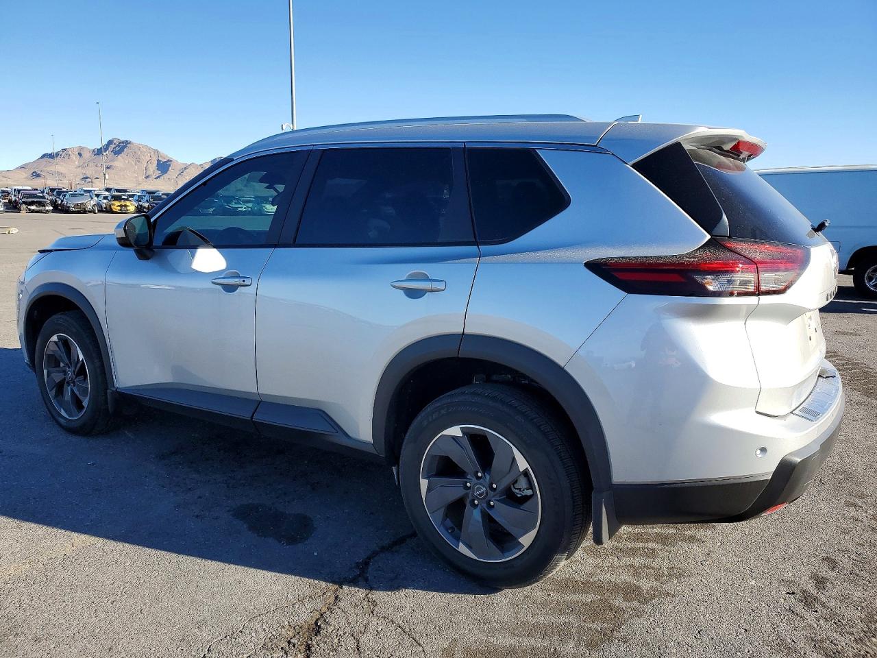 2024 NISSAN ROGUE SV photo 2