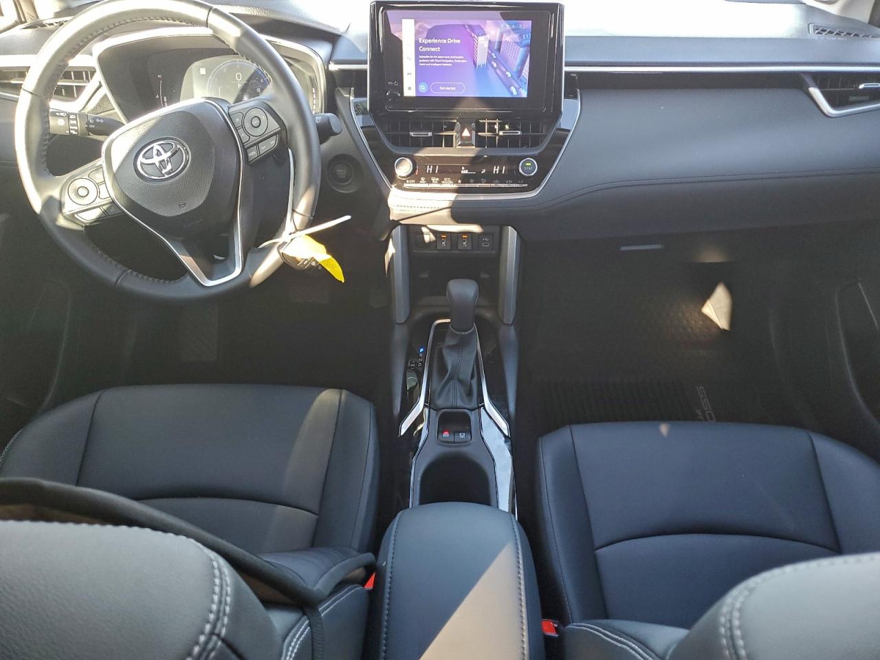 2025 TOYOTA COROLLA CROSS XLE photo 15