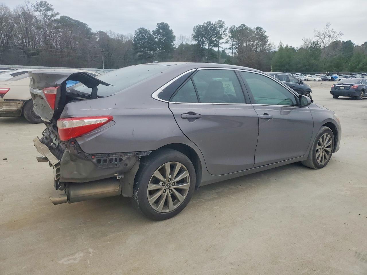 2016 TOYOTA CAMRY XSE photo 3
