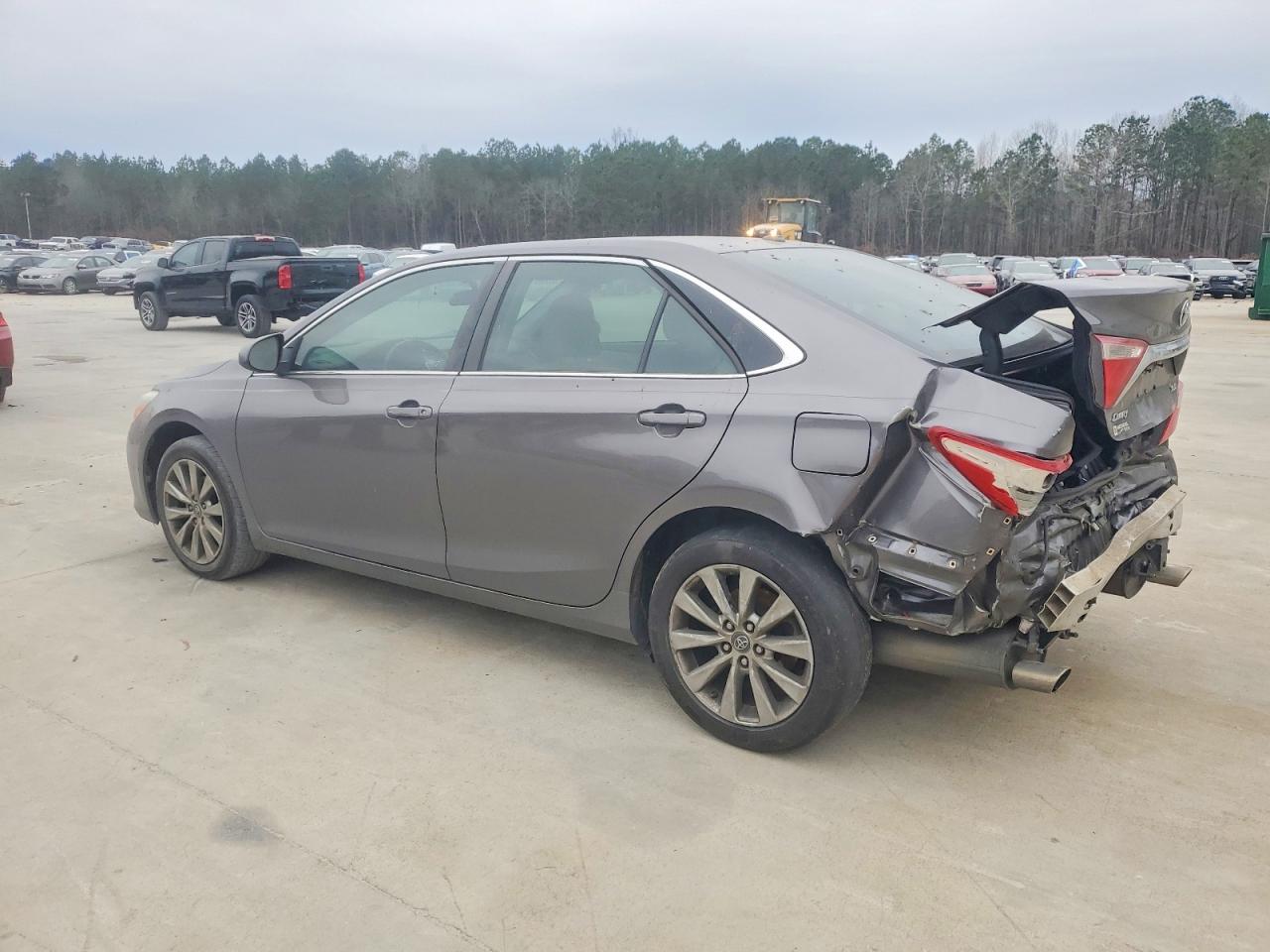 2016 TOYOTA CAMRY XSE photo 2