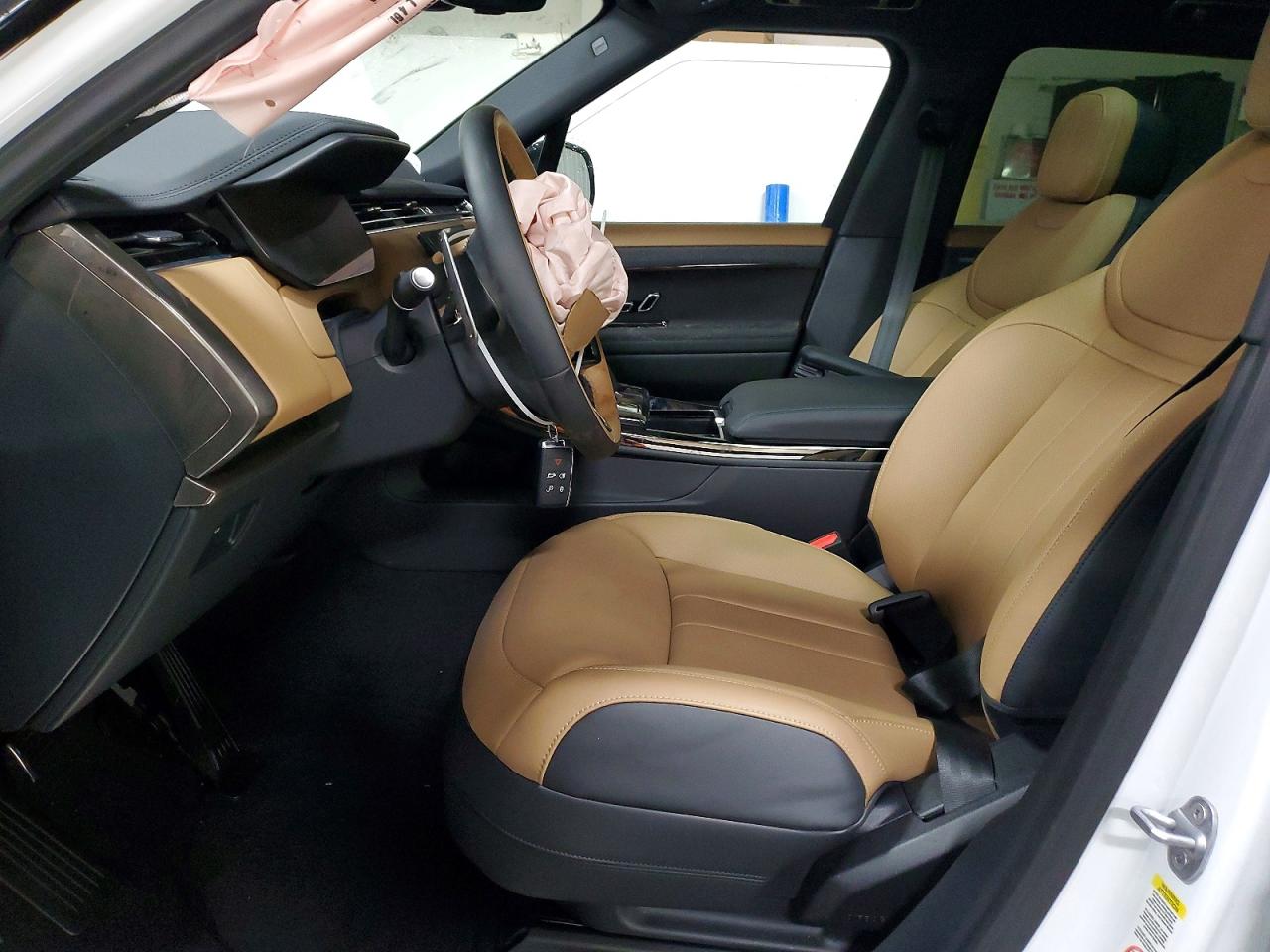 2025 LAND ROVER RANGE ROVER SPORT DYNAMIC SE photo 13
