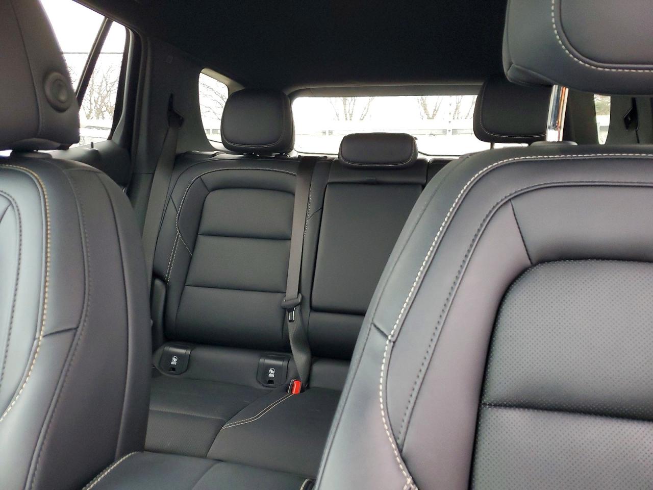 2025 GMC TERRAIN photo 10