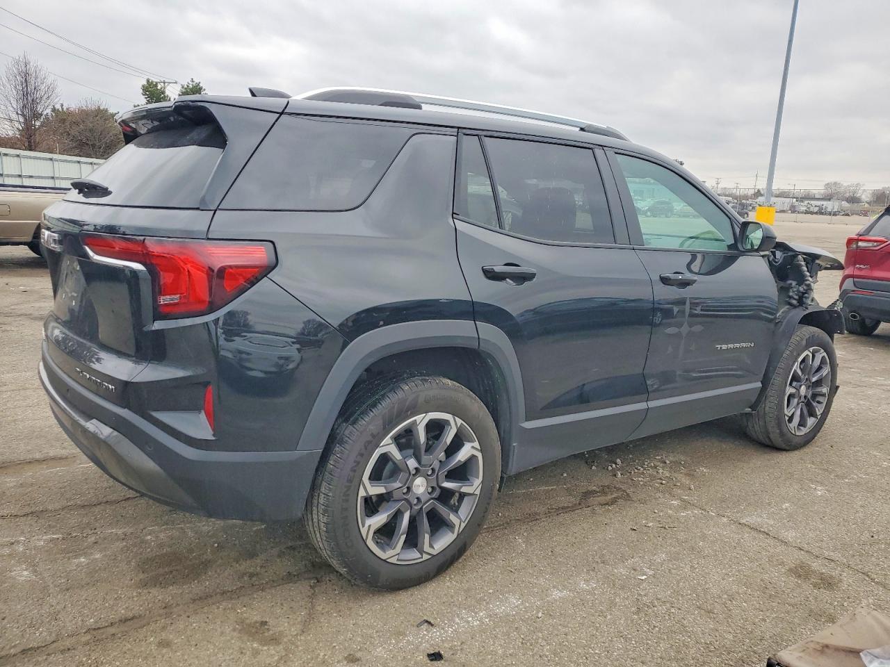 2025 GMC TERRAIN photo 3
