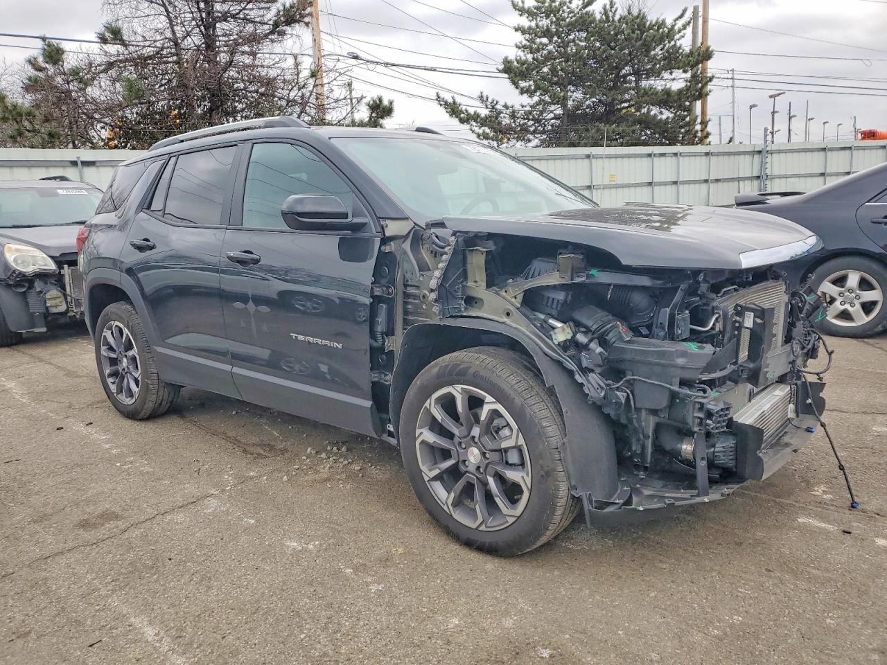 2025 GMC TERRAIN photo 4