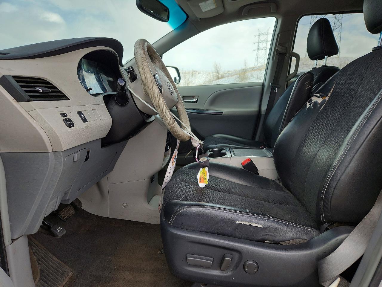 2014 TOYOTA SIENNA SE 8-PASSENGER photo 13