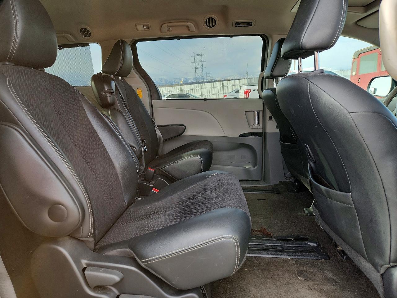 2014 TOYOTA SIENNA SE 8-PASSENGER photo 21