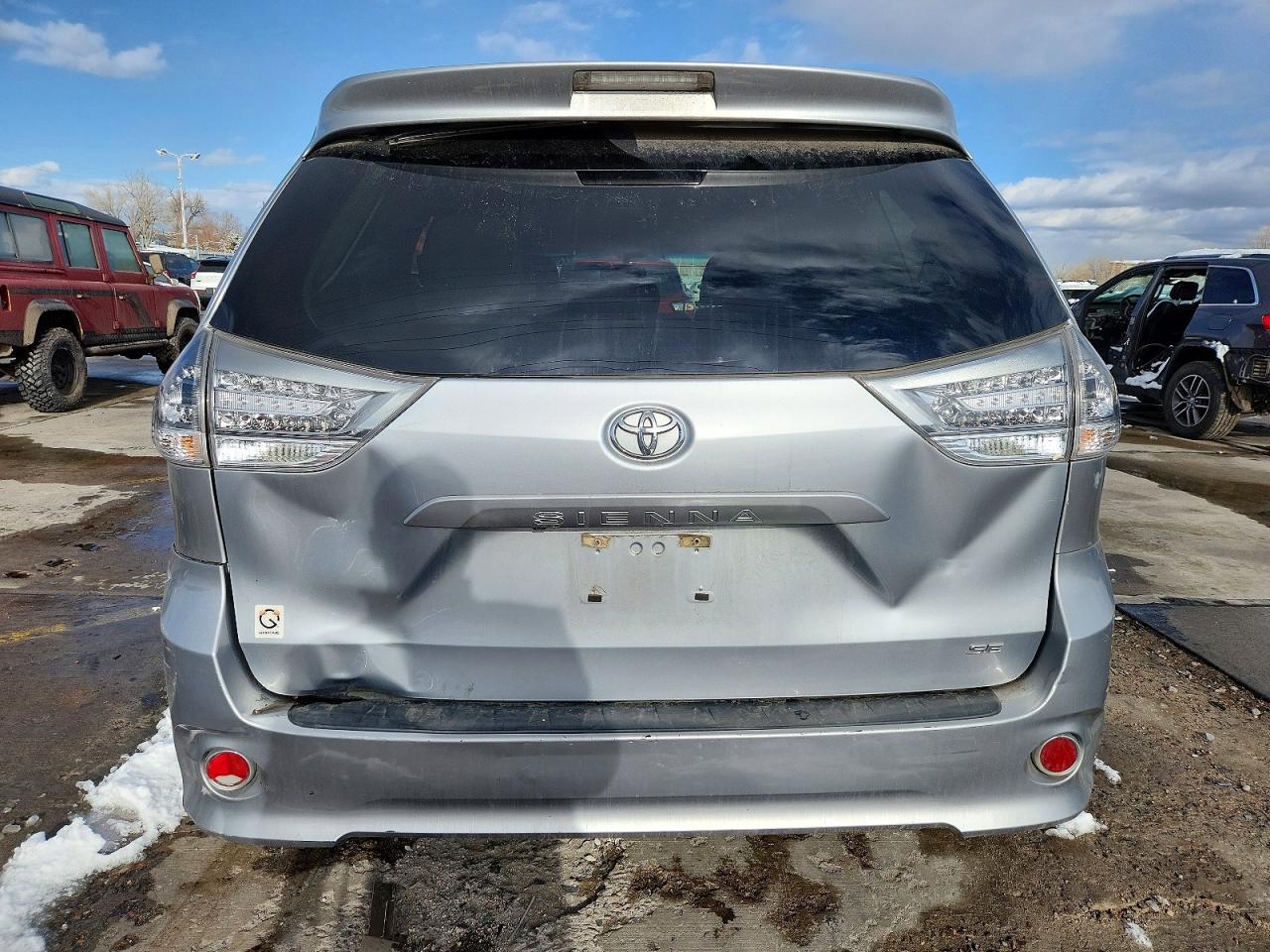 2014 TOYOTA SIENNA SE 8-PASSENGER photo 11