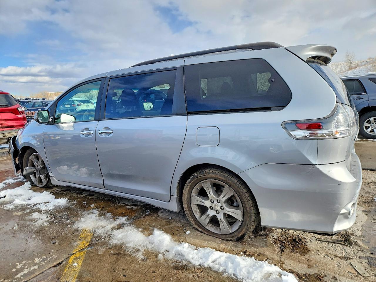 2014 TOYOTA SIENNA SE 8-PASSENGER photo 3