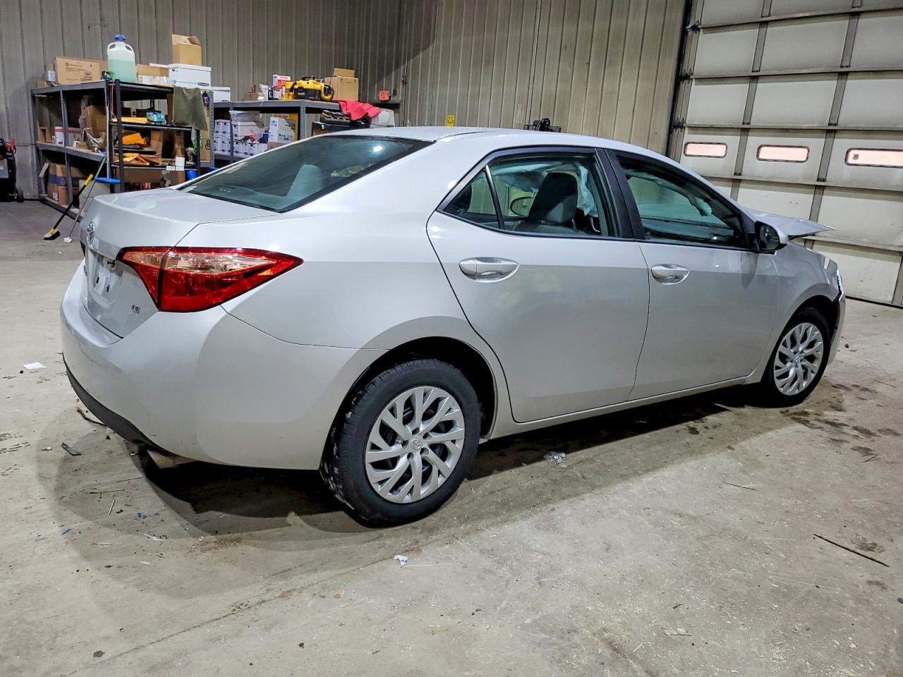 2018 TOYOTA COROLLA LE photo 5