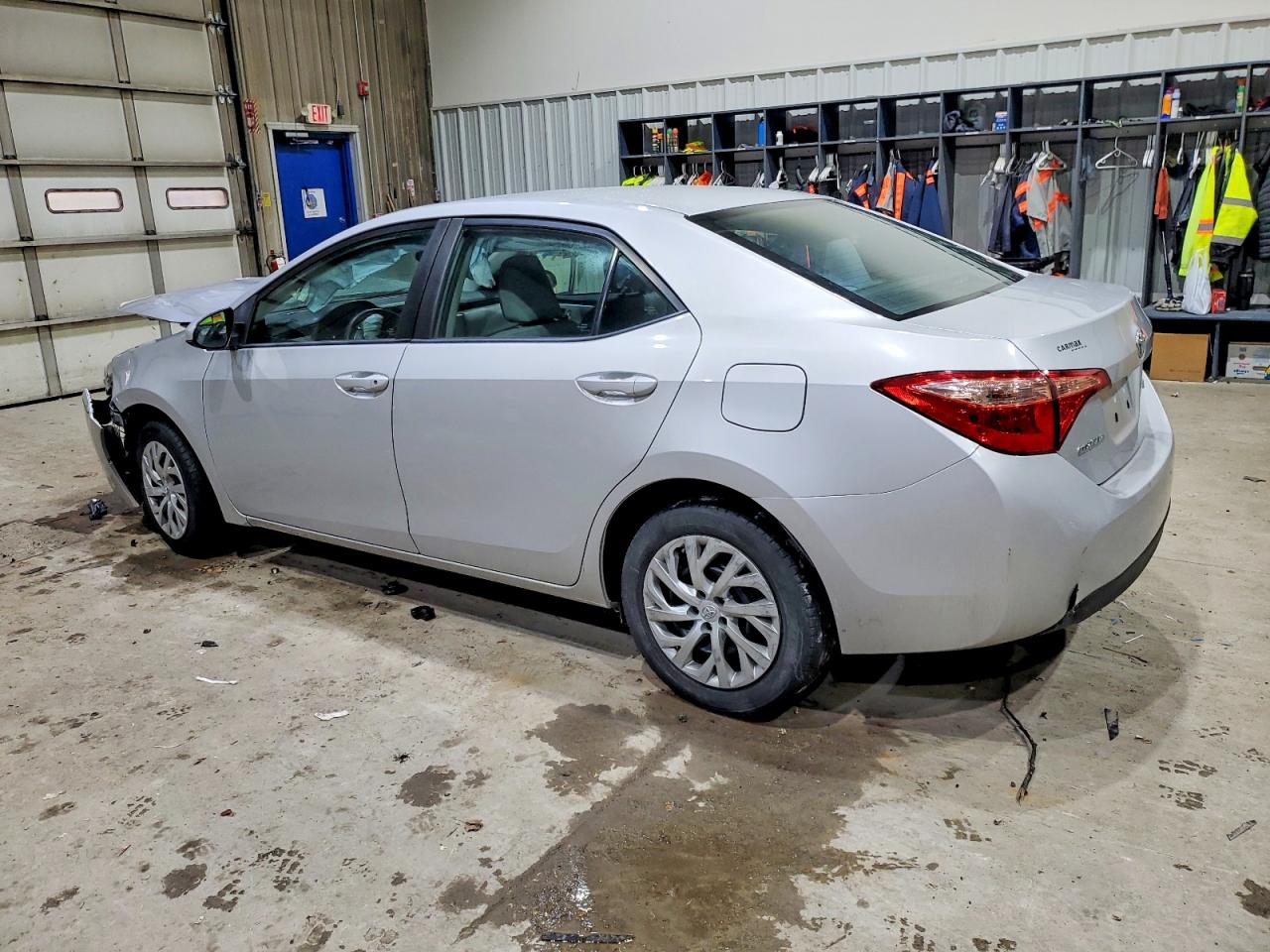 2018 TOYOTA COROLLA LE photo 3