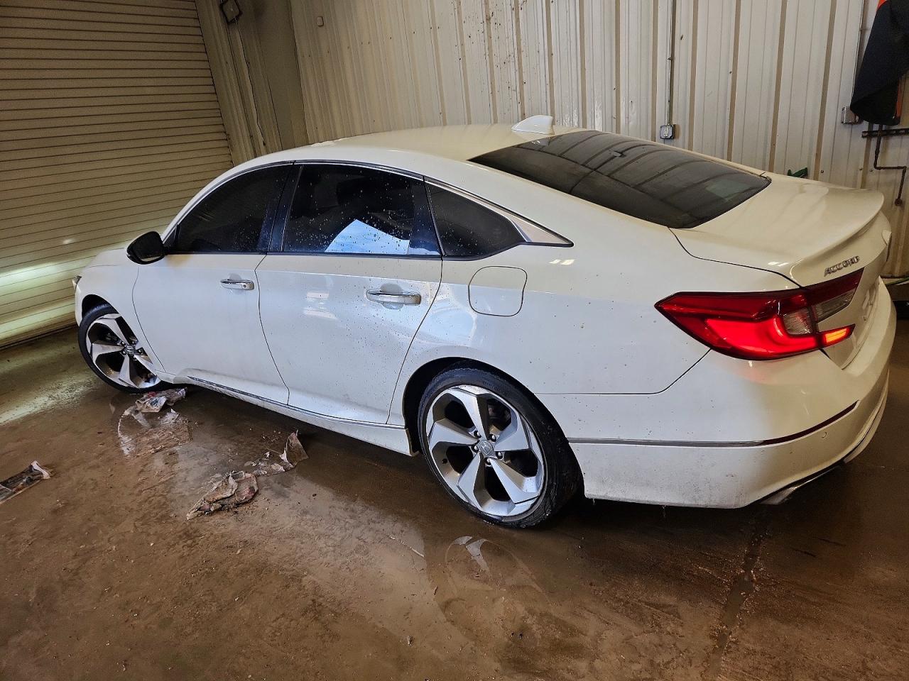 2018 HONDA ACCORD TOURING photo 4