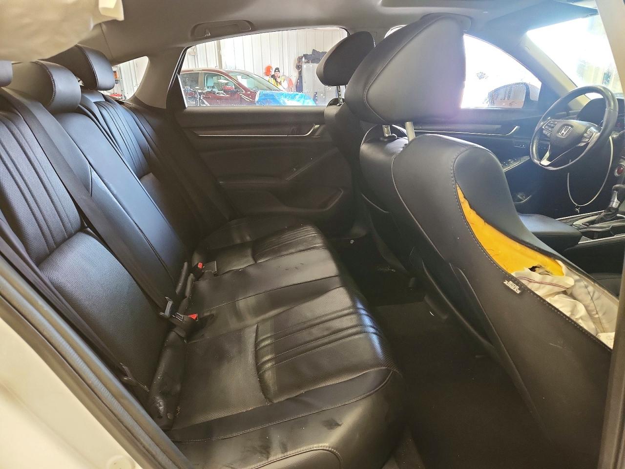 2018 HONDA ACCORD TOURING photo 28