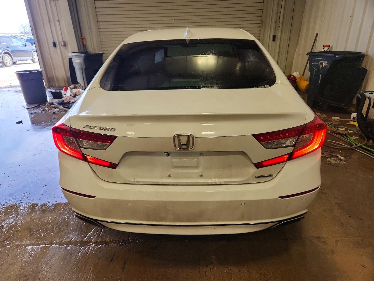 2018 HONDA ACCORD TOURING photo 16