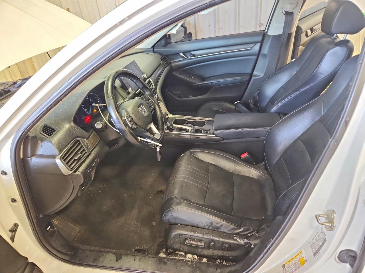 2018 HONDA ACCORD TOURING photo 19
